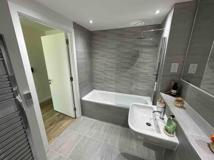 Apartamento 1 Bed Flat With View Of Old Trafford Mánchester Exterior foto